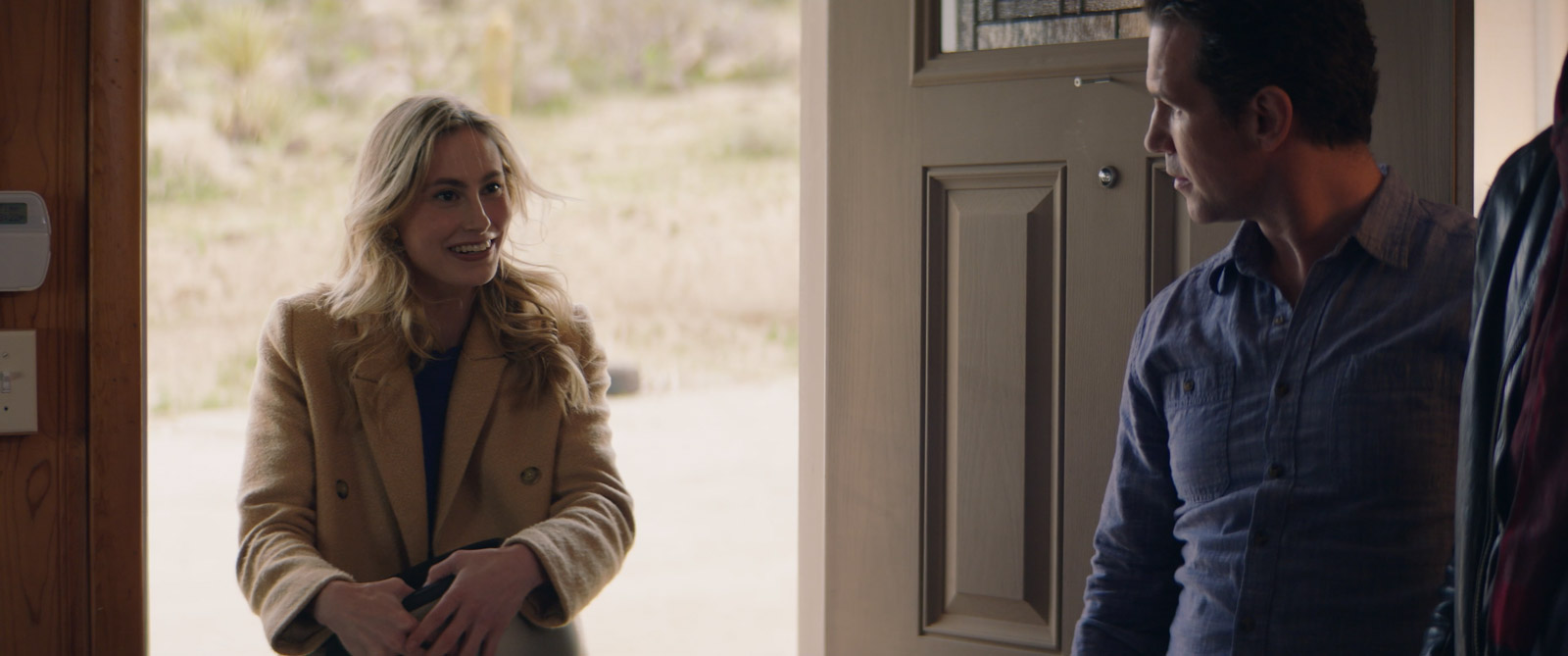 Annie Hamilton as Lindsay arriving at the desert house